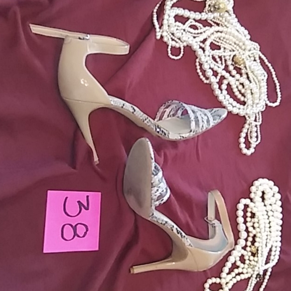 Heels - Picture 3 of 4